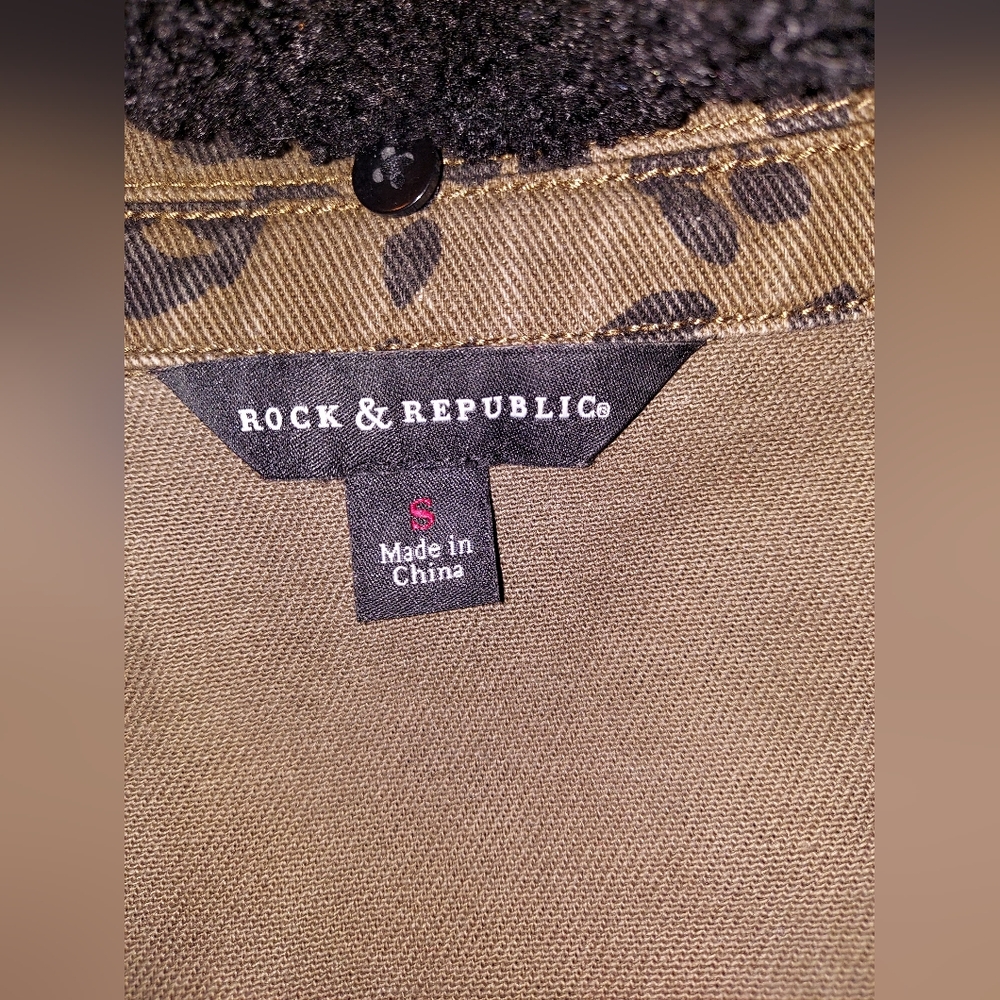 Rock & Republic Leopard Print Jean Jacket with Removable Black Sherpa Collar - Picture 3 of 7